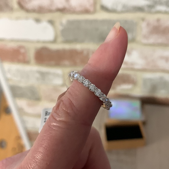 NWT- Moissanite 925 Silver Infinity Ring Size 8- Retails $550